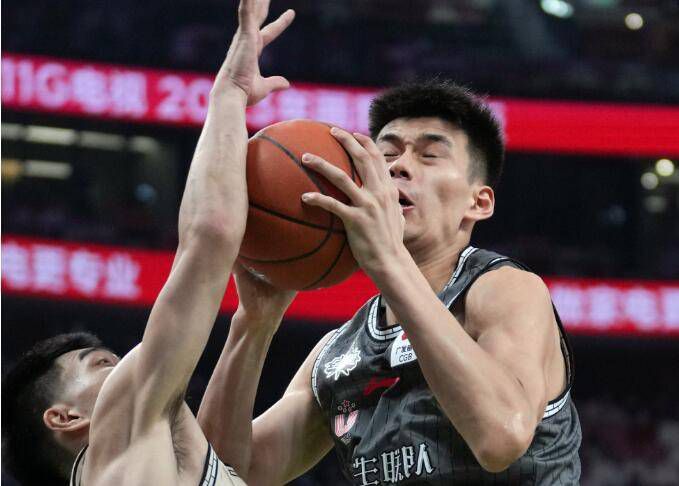 宋老爷子选择的这四个画面，分别是宋天铭的卧室、宋天铭的书房、宋天铭的客厅以及健身房。